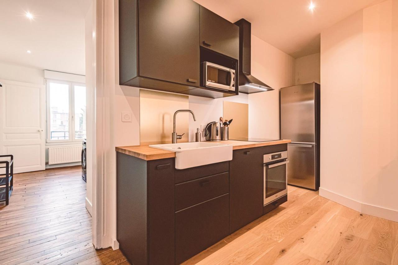 Charme De L'Ancien Pour Cet Appartement Entierement Renove Dans L'Hypercentre De 랭스 외부 사진